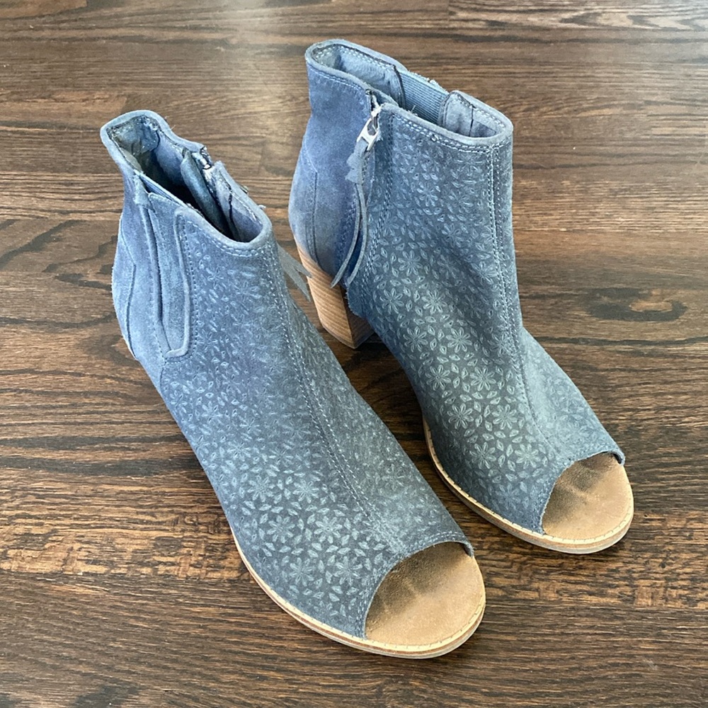 Toms open toed boots
